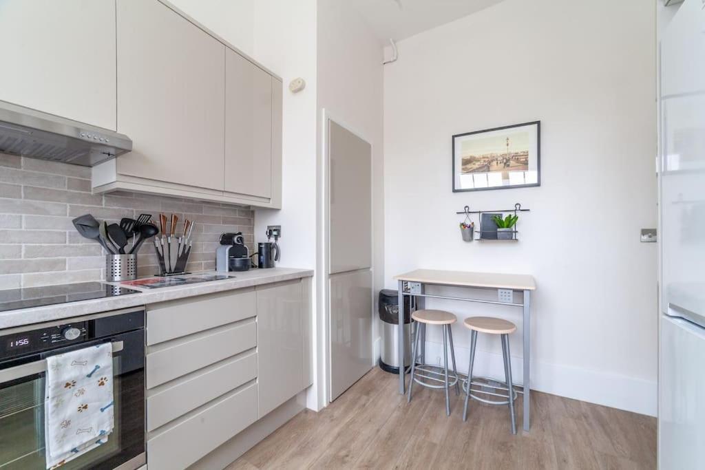 Spacious & Central 3-Bed Flat By Popular Waterloo! Londýn Exteriér fotografie
