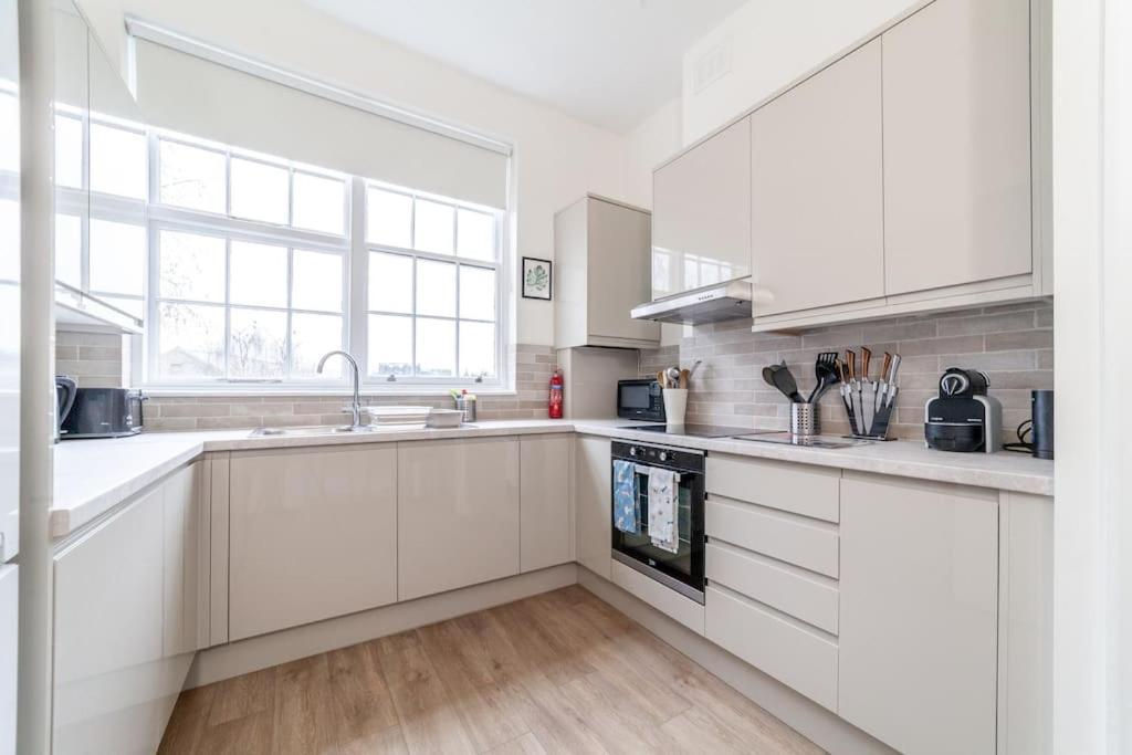 Spacious & Central 3-Bed Flat By Popular Waterloo! Londýn Exteriér fotografie