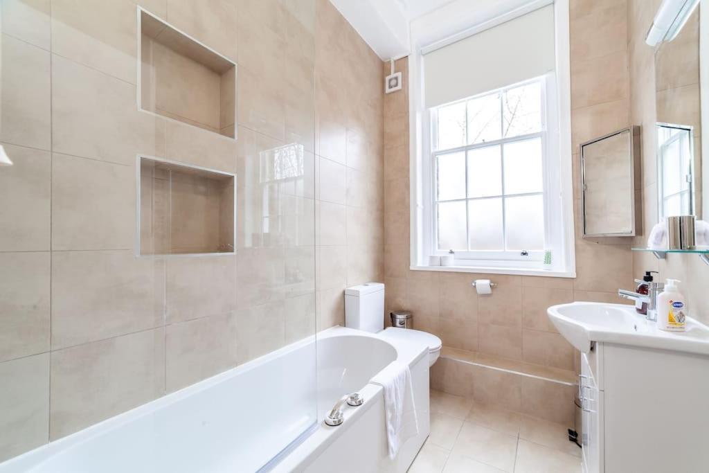Spacious & Central 3-Bed Flat By Popular Waterloo! Londýn Exteriér fotografie
