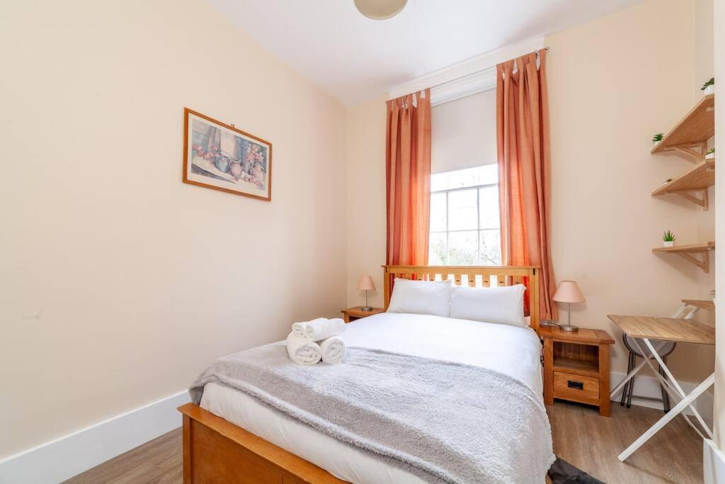 Spacious & Central 3-Bed Flat By Popular Waterloo! Londýn Exteriér fotografie